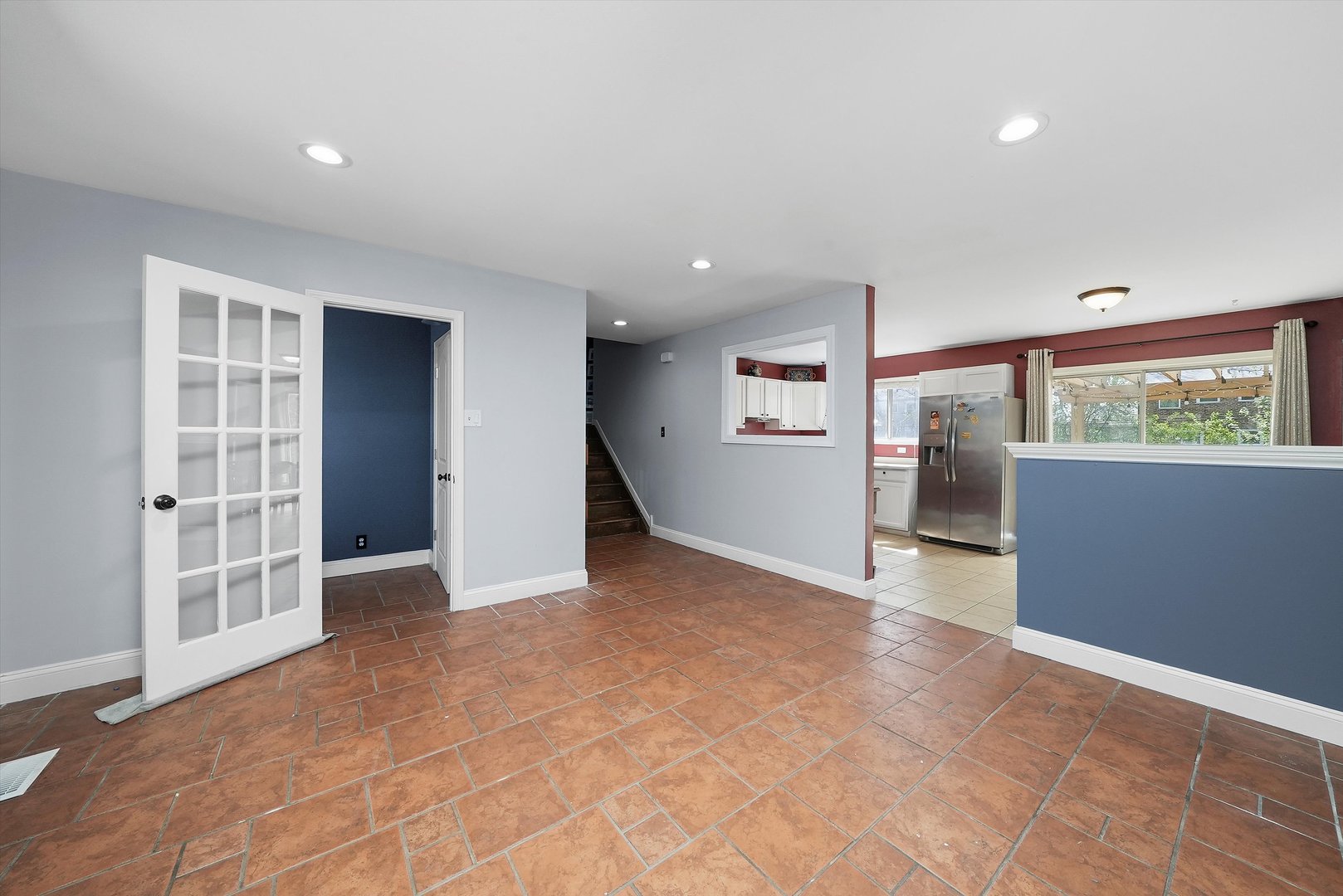 176 Oxford Road Bolingbrook, IL 60440 - Photo 7 of 43 an empty room with windows