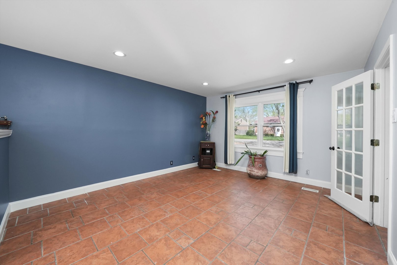 176 Oxford Road Bolingbrook, IL 60440 - Photo 8 of 43 a view of an empty room with a window