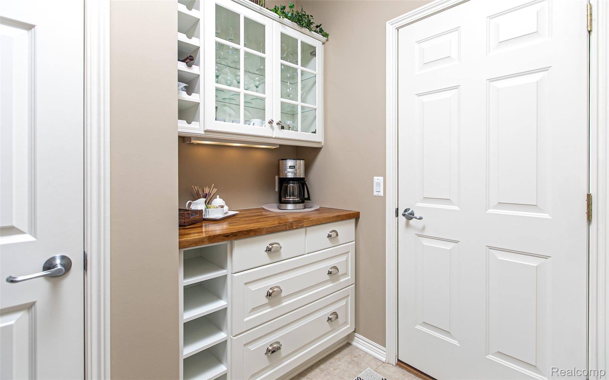 2778 Castlemartin Court Rochester, MI 48306 - Photo 20 of 34 20 - Mud Room.jpg