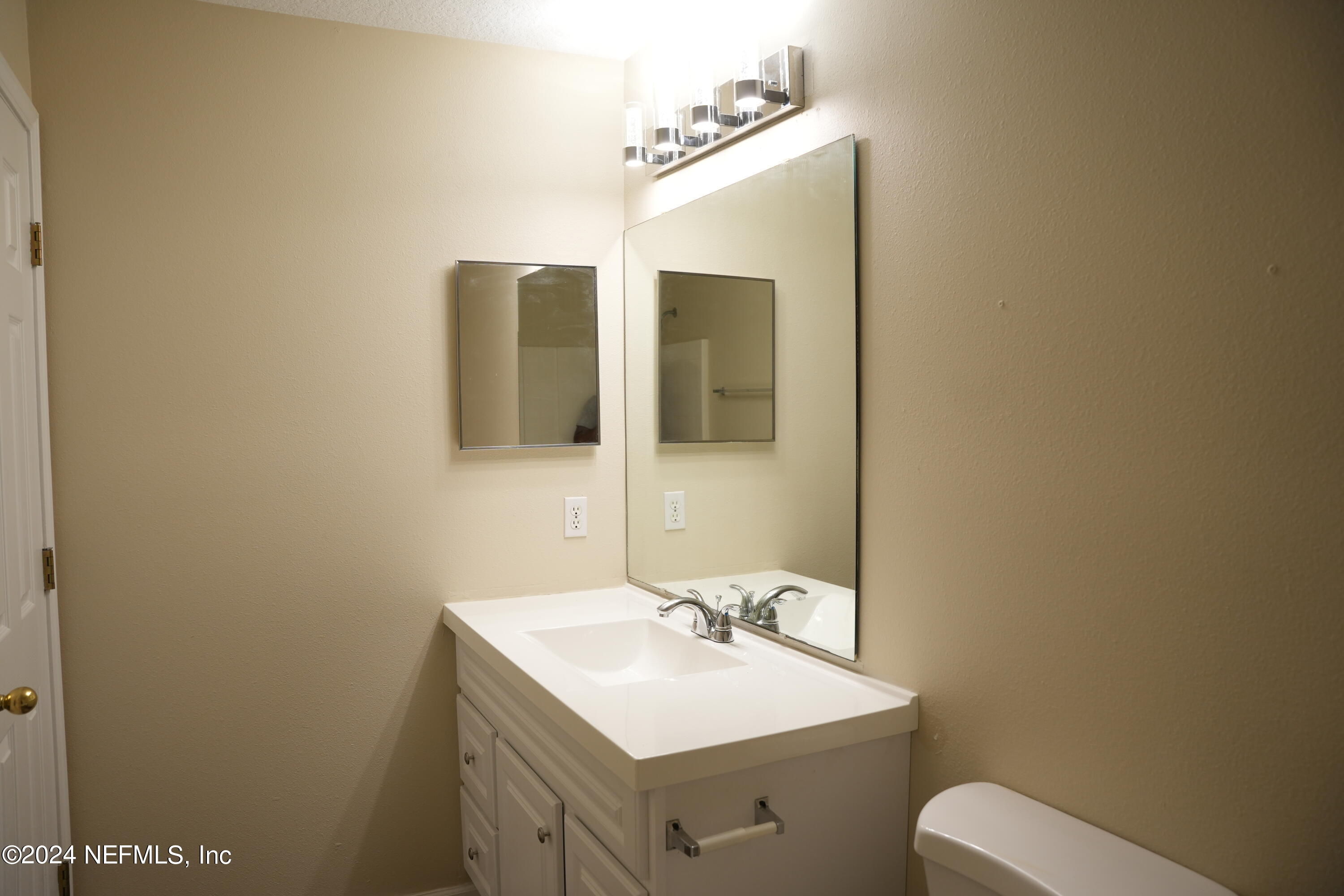 7946 Melvin Road Jacksonville, FL 32210 - Photo 5 of 9 Melvin Rd Bathroom