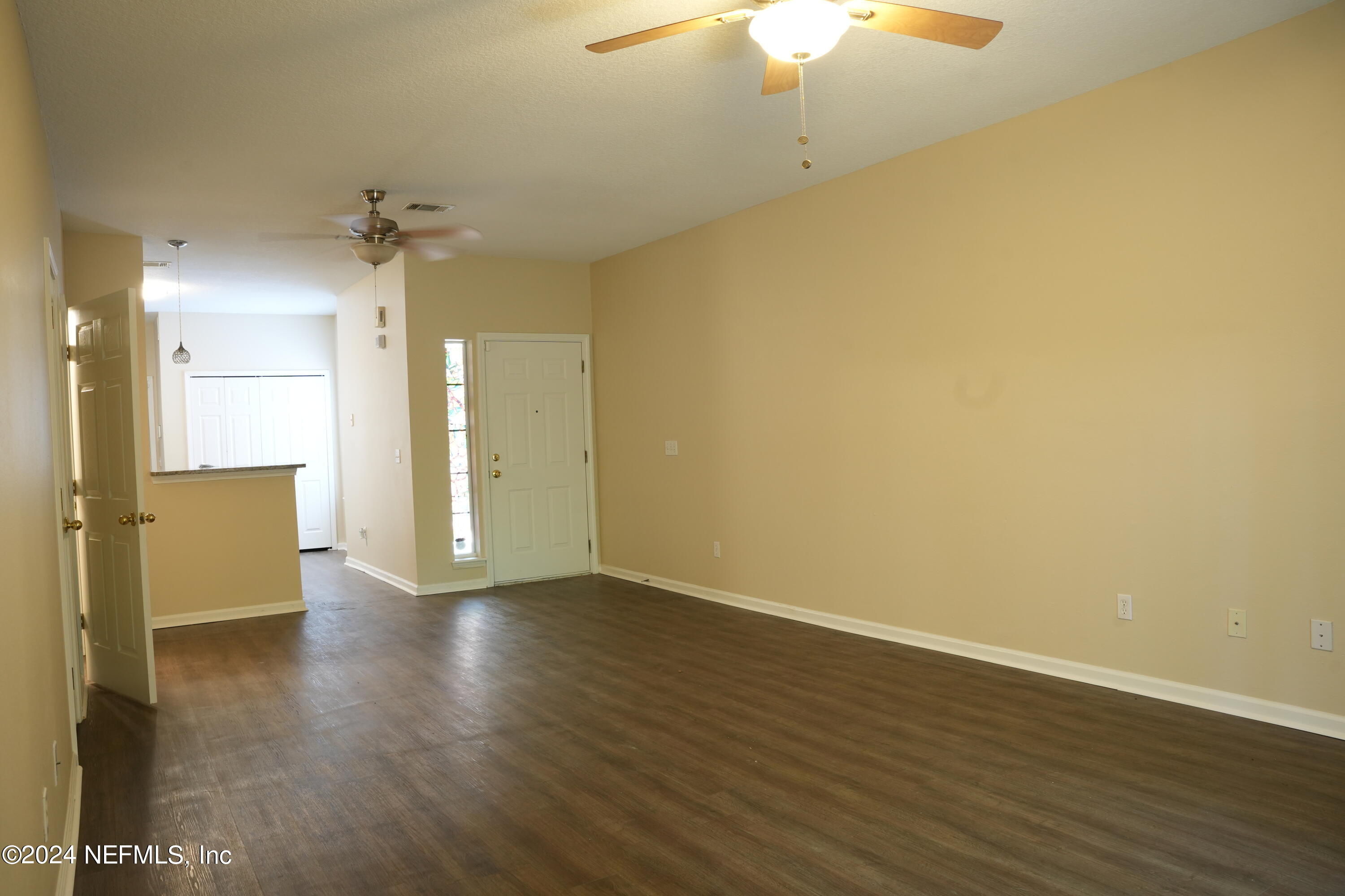 7946 Melvin Road Jacksonville, FL 32210 - Photo 6 of 9 Melvin Rd living room