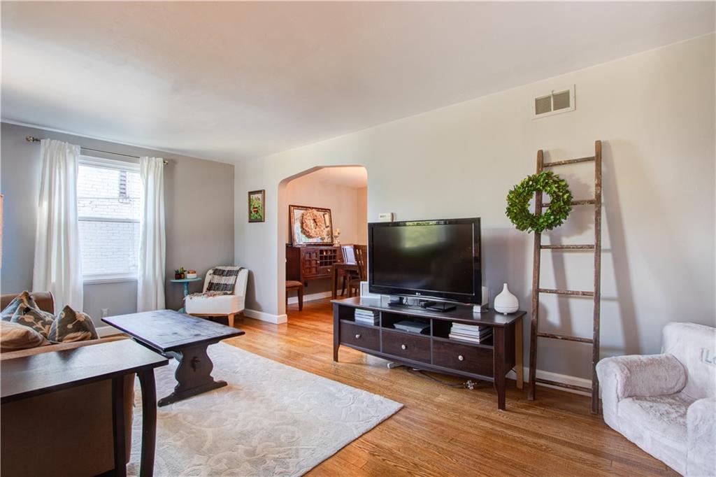 520 Old Farm Road Pittsburgh, PA 15234 - Photo 2 of 25