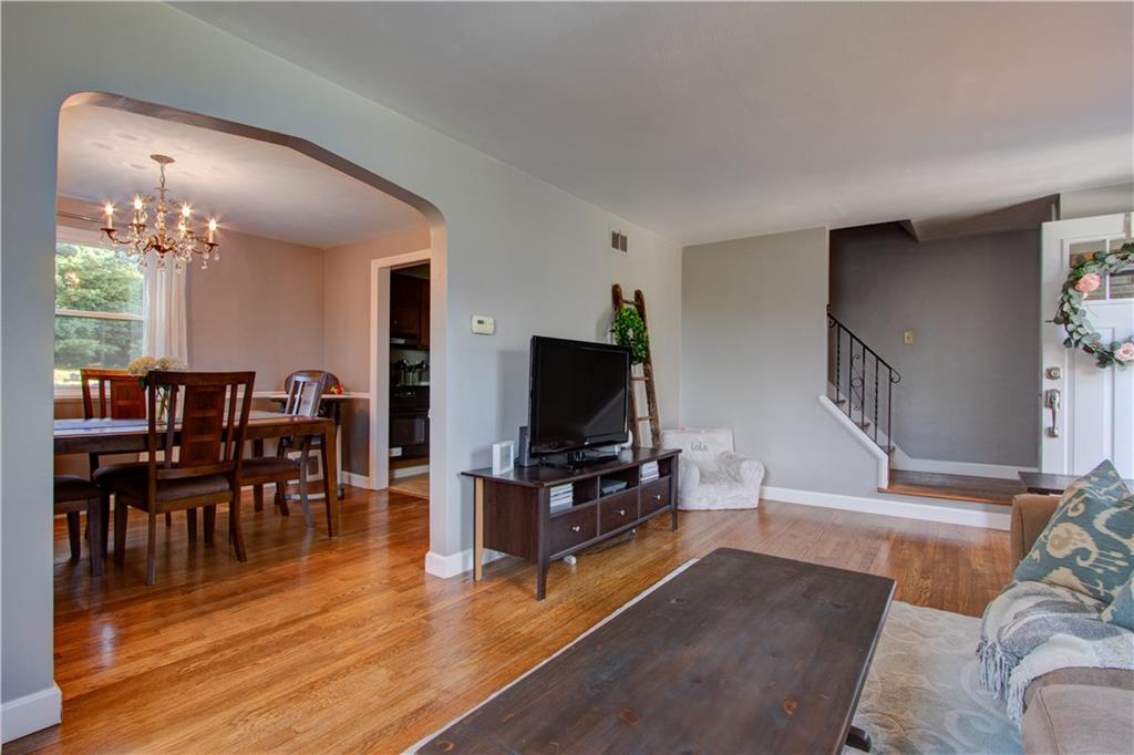 520 Old Farm Road Pittsburgh, PA 15234 - Photo 4 of 25