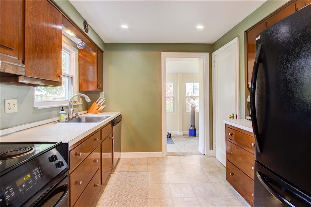 520 Old Farm Road Pittsburgh, PA 15234 - Photo 7 of 25