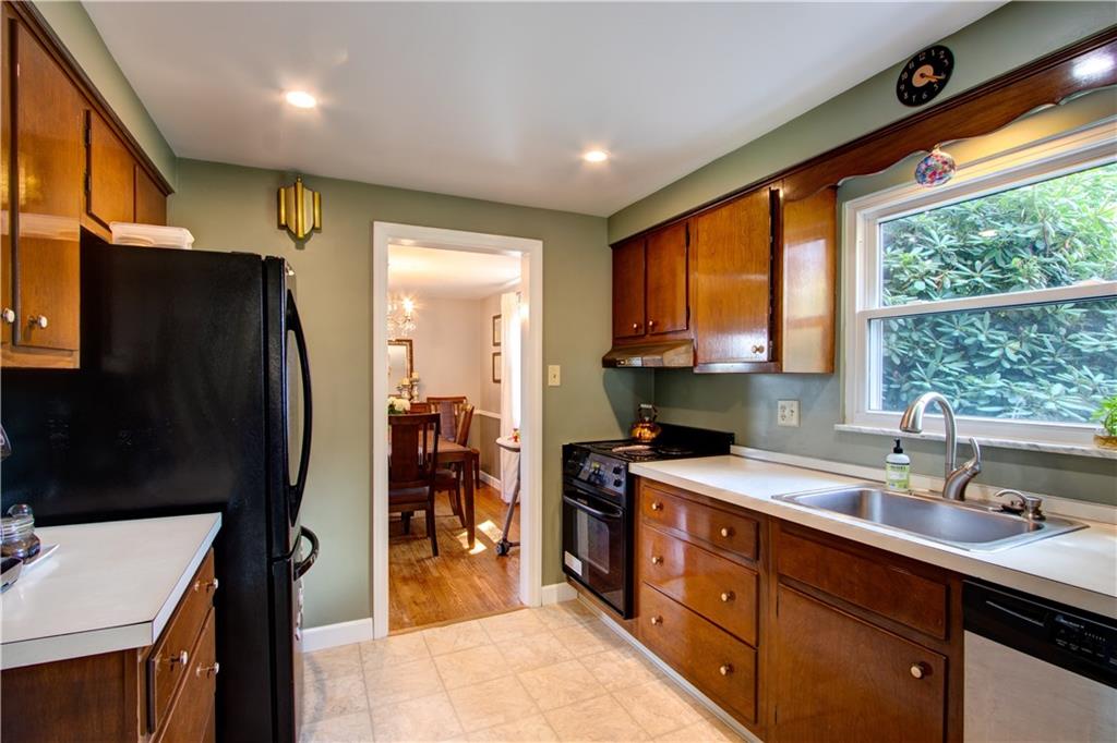 520 Old Farm Road Pittsburgh, PA 15234 - Photo 8 of 25