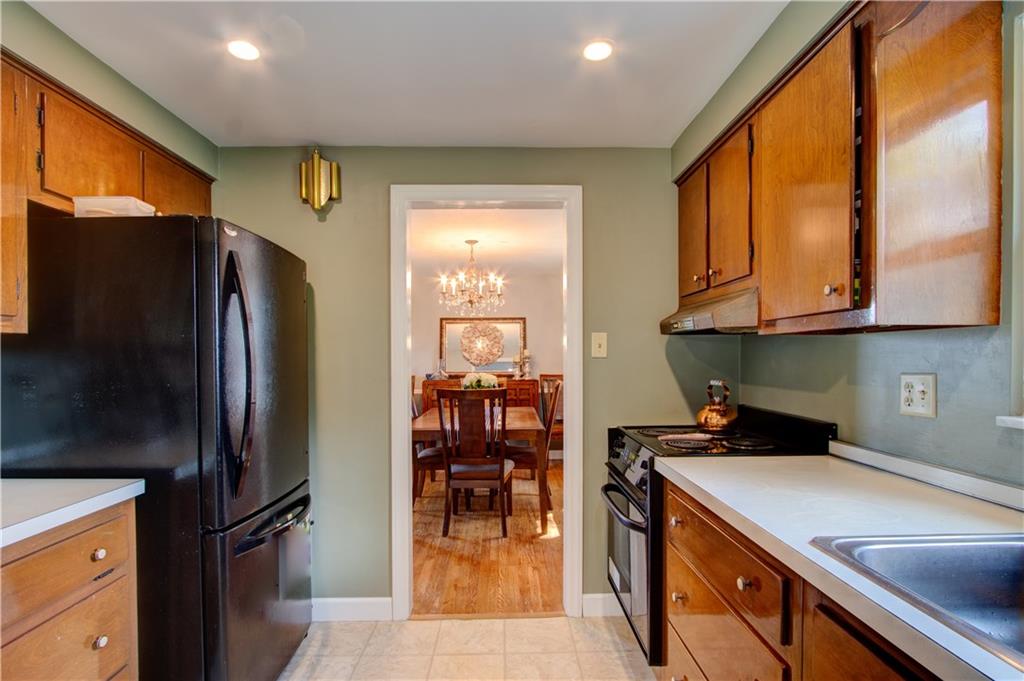 520 Old Farm Road Pittsburgh, PA 15234 - Photo 9 of 25
