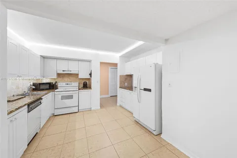 $349,500 | 2500 Parkview Drive, Unit 812, Hallandale Beach, FL 33009
