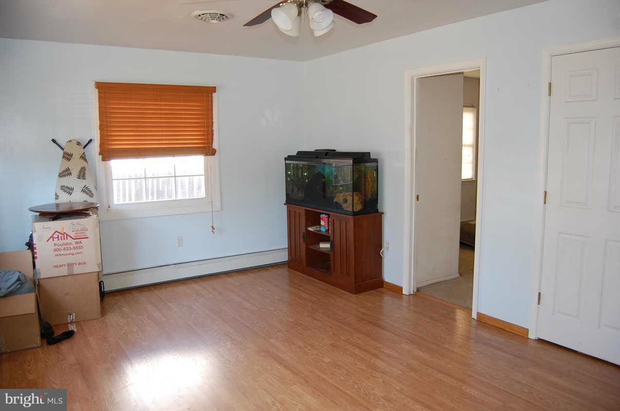 15215 Michigan Rd. Woodbridge, VA 22191 - Photo 19 of 28 Living Room