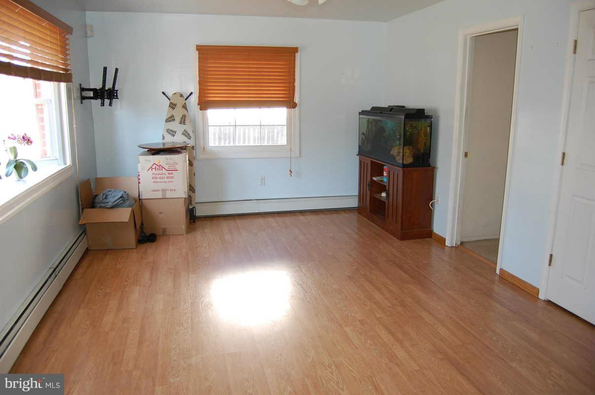 15215 Michigan Rd. Woodbridge, VA 22191 - Photo 21 of 28 Living Room