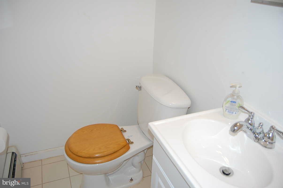 15215 Michigan Rd. Woodbridge, VA 22191 - Photo 24 of 28 Bath (Master)