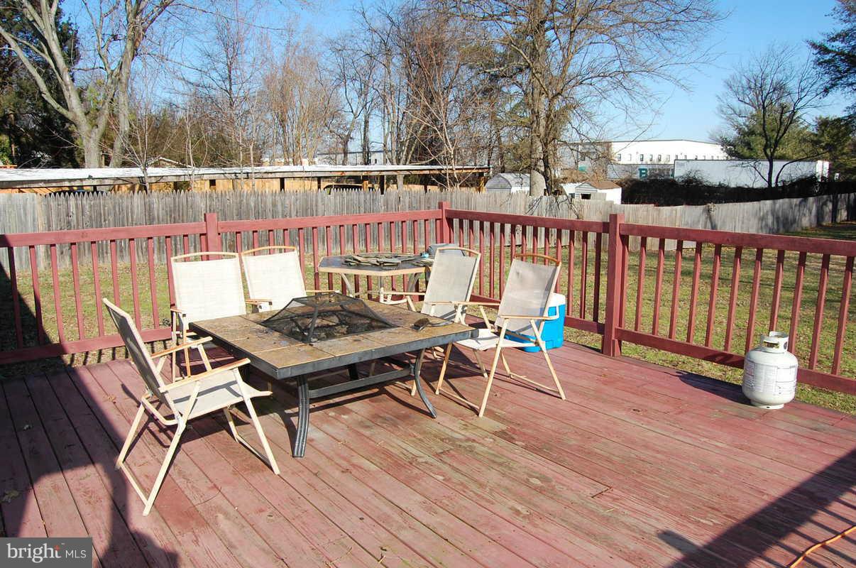 15215 Michigan Rd. Woodbridge, VA 22191 - Photo 8 of 28 Deck