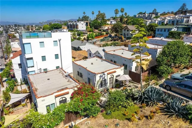 a view of a livingroom with furniture