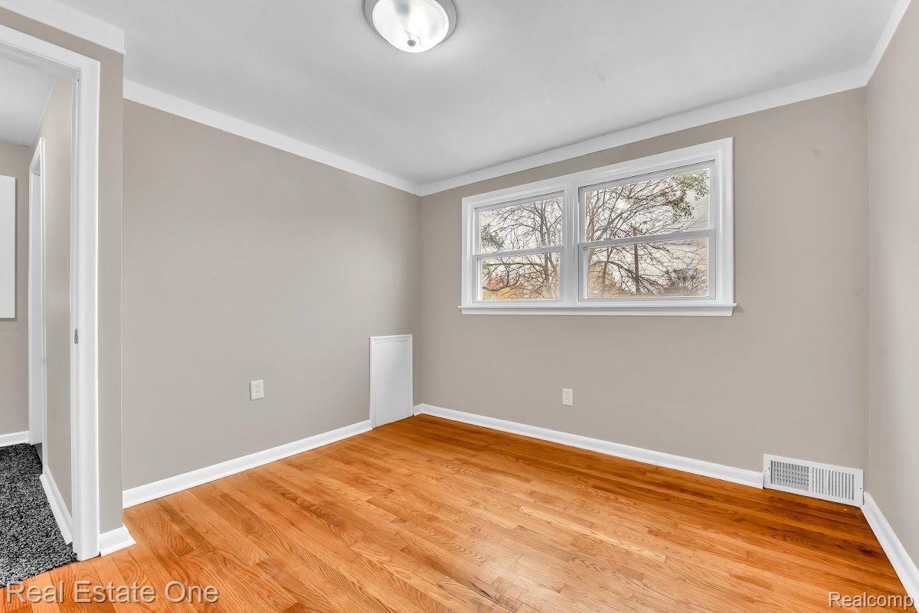2022 Vernier Road Grosse Pointe, MI 48236 - Photo 13 of 40