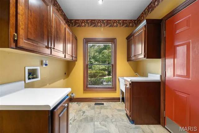 $1,525,000 | 10610 Deerpath Acres Court, St. Louis, MO 63128