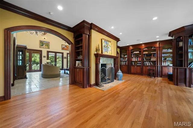 $1,525,000 | 10610 Deerpath Acres Court, St. Louis, MO 63128