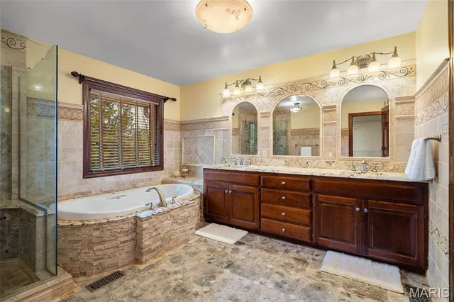 $1,525,000 | 10610 Deerpath Acres Court, St. Louis, MO 63128