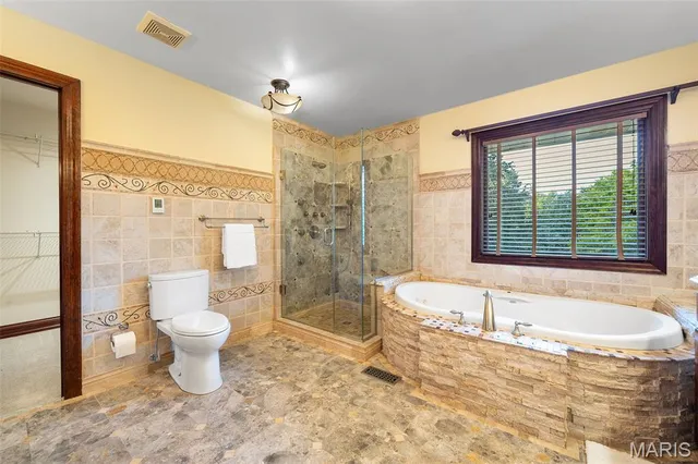 $1,525,000 | 10610 Deerpath Acres Court, St. Louis, MO 63128