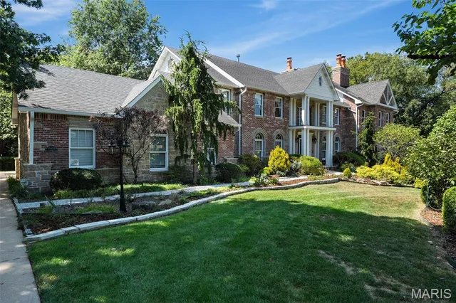 $1,525,000 | 10610 Deerpath Acres Court, St. Louis, MO 63128