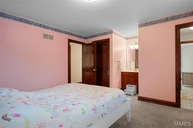 $1,525,000 | 10610 Deerpath Acres Court, St. Louis, MO 63128