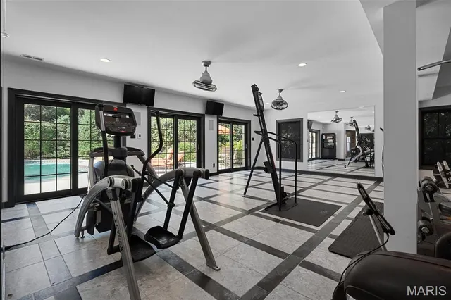 $1,525,000 | 10610 Deerpath Acres Court, St. Louis, MO 63128