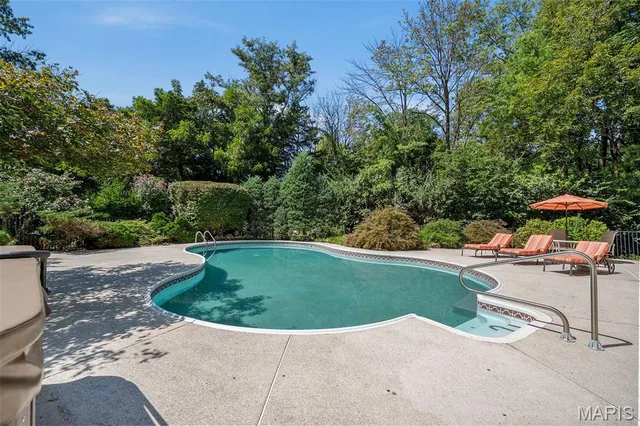 $1,525,000 | 10610 Deerpath Acres Court, St. Louis, MO 63128