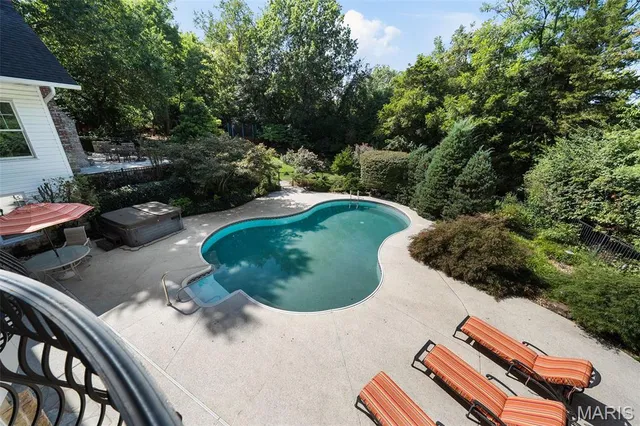 $1,525,000 | 10610 Deerpath Acres Court, St. Louis, MO 63128