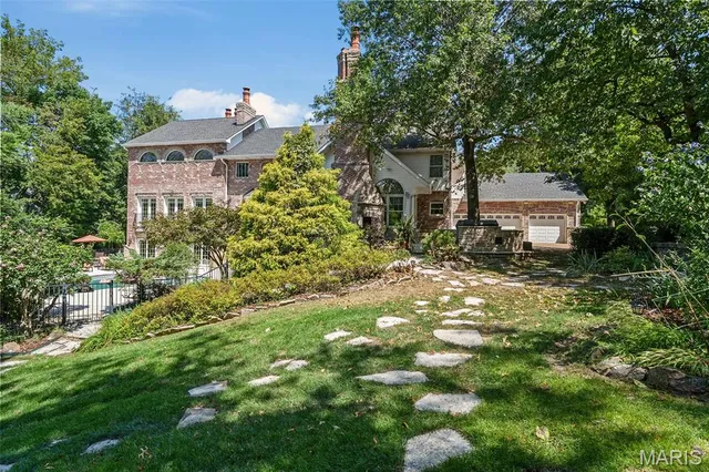 $1,525,000 | 10610 Deerpath Acres Court, St. Louis, MO 63128