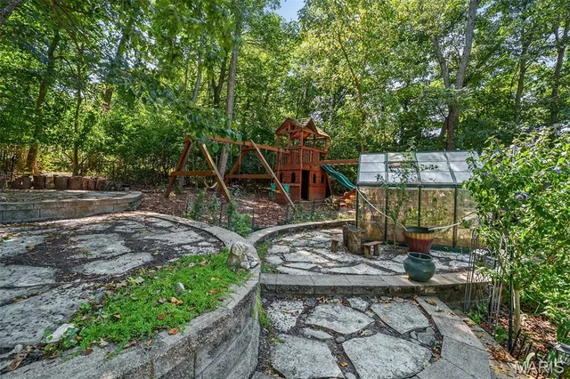 $1,525,000 | 10610 Deerpath Acres Court, St. Louis, MO 63128