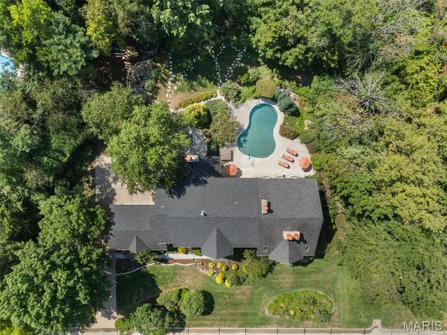 $1,525,000 | 10610 Deerpath Acres Court, St. Louis, MO 63128