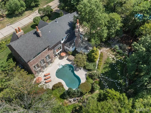 $1,525,000 | 10610 Deerpath Acres Court, St. Louis, MO 63128