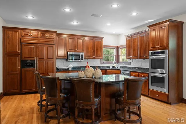 $1,525,000 | 10610 Deerpath Acres Court, St. Louis, MO 63128