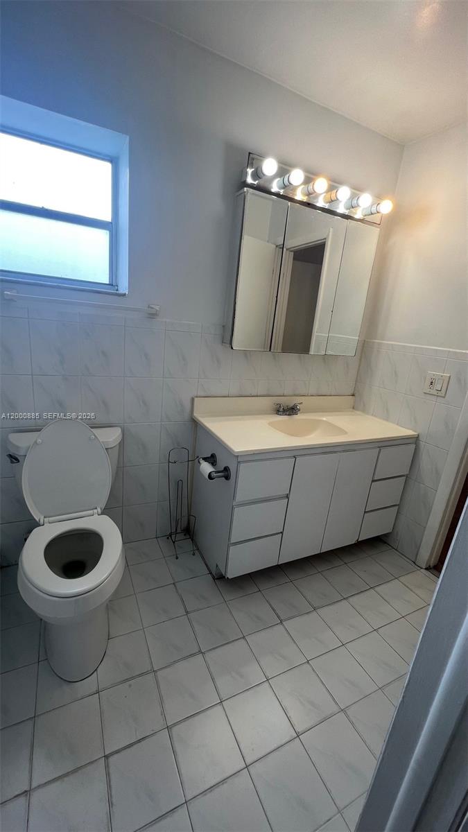 6070 West 18th Avenue, Unit 323 Hialeah, FL 33012 - Photo 15 of 17