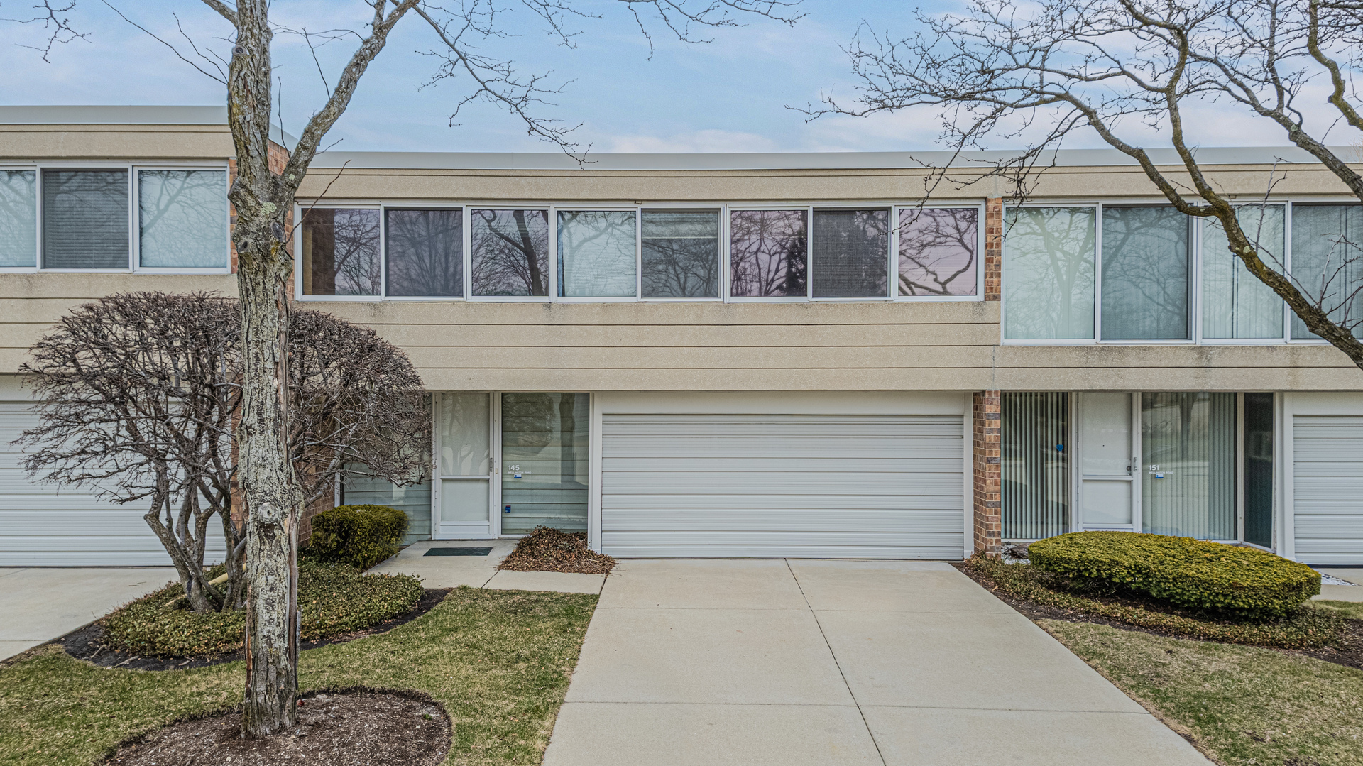 145 Wellington Road Northbrook, IL 60062 - Photo 1 of 32