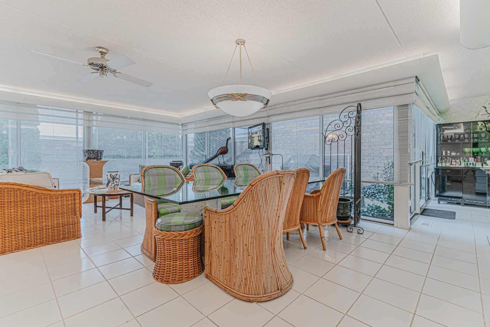 145 Wellington Road Northbrook, IL 60062 - Photo 7 of 32