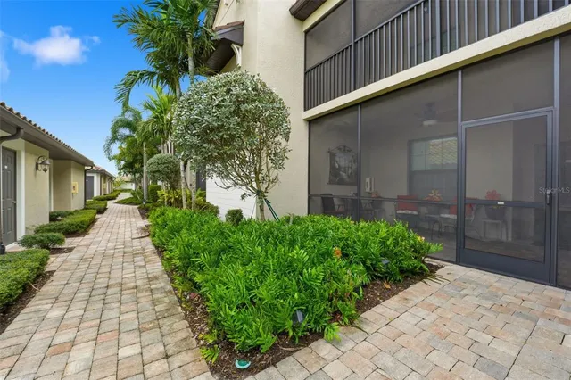 a entryway view with a garden