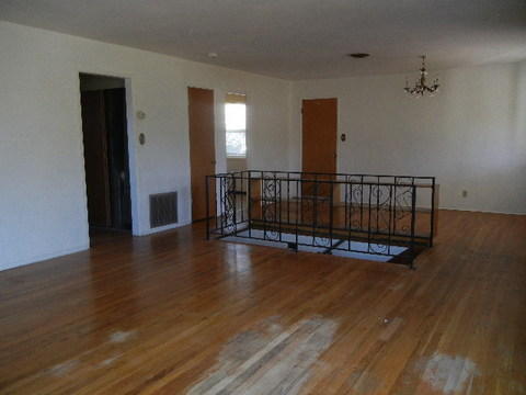 1575 Ridge Drive Redding, CA 96001 - Photo 4 of 23 Ridge living room looking toward spacio