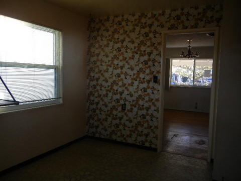 1575 Ridge Drive Redding, CA 96001 - Photo 7 of 23 Ridge eating area in kitchen
