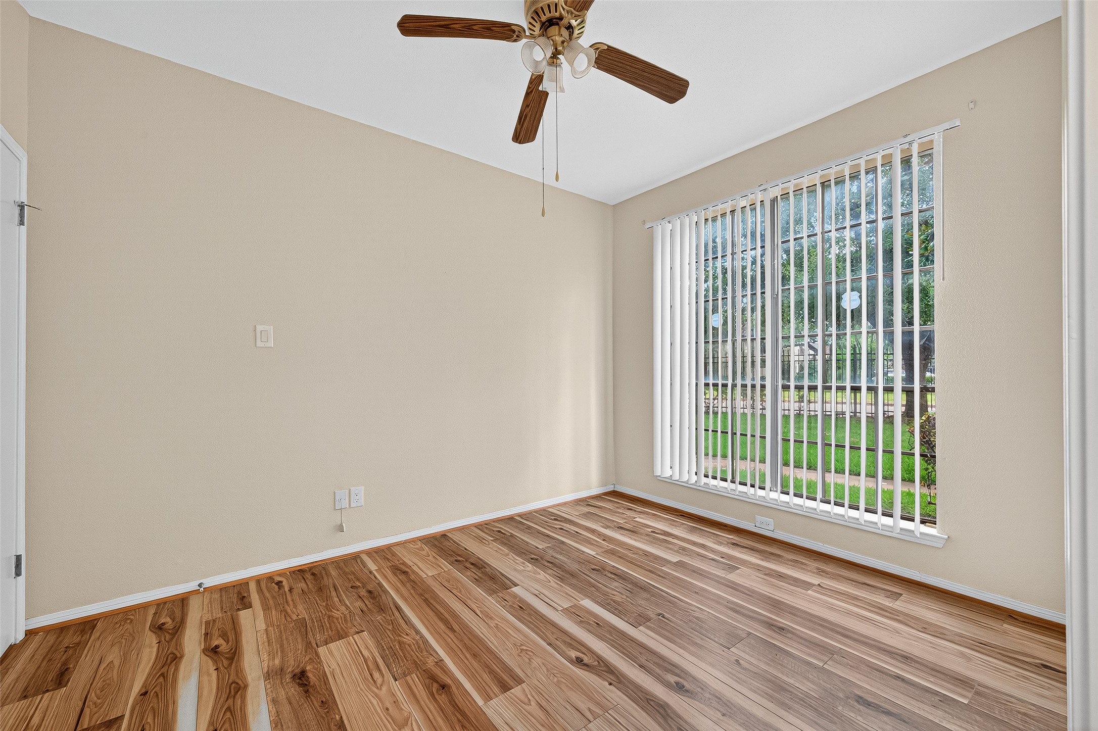 8055 Cambridge Street, Unit 89 Houston, TX 77054 - Photo 19 of 33 a view of a room with a window and a ceiling fan