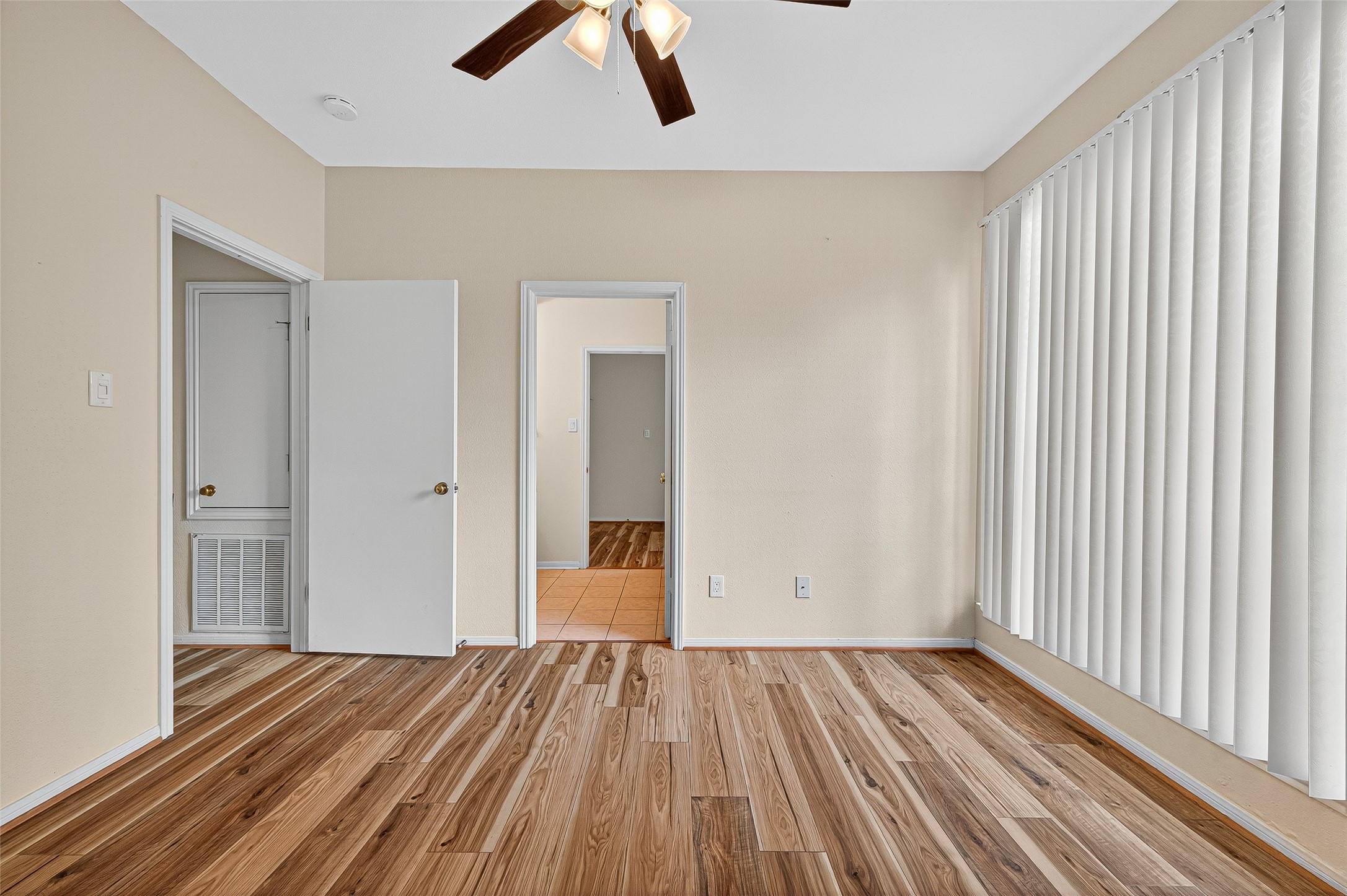 8055 Cambridge Street, Unit 89 Houston, TX 77054 - Photo 24 of 33 wooden floor in an empty room