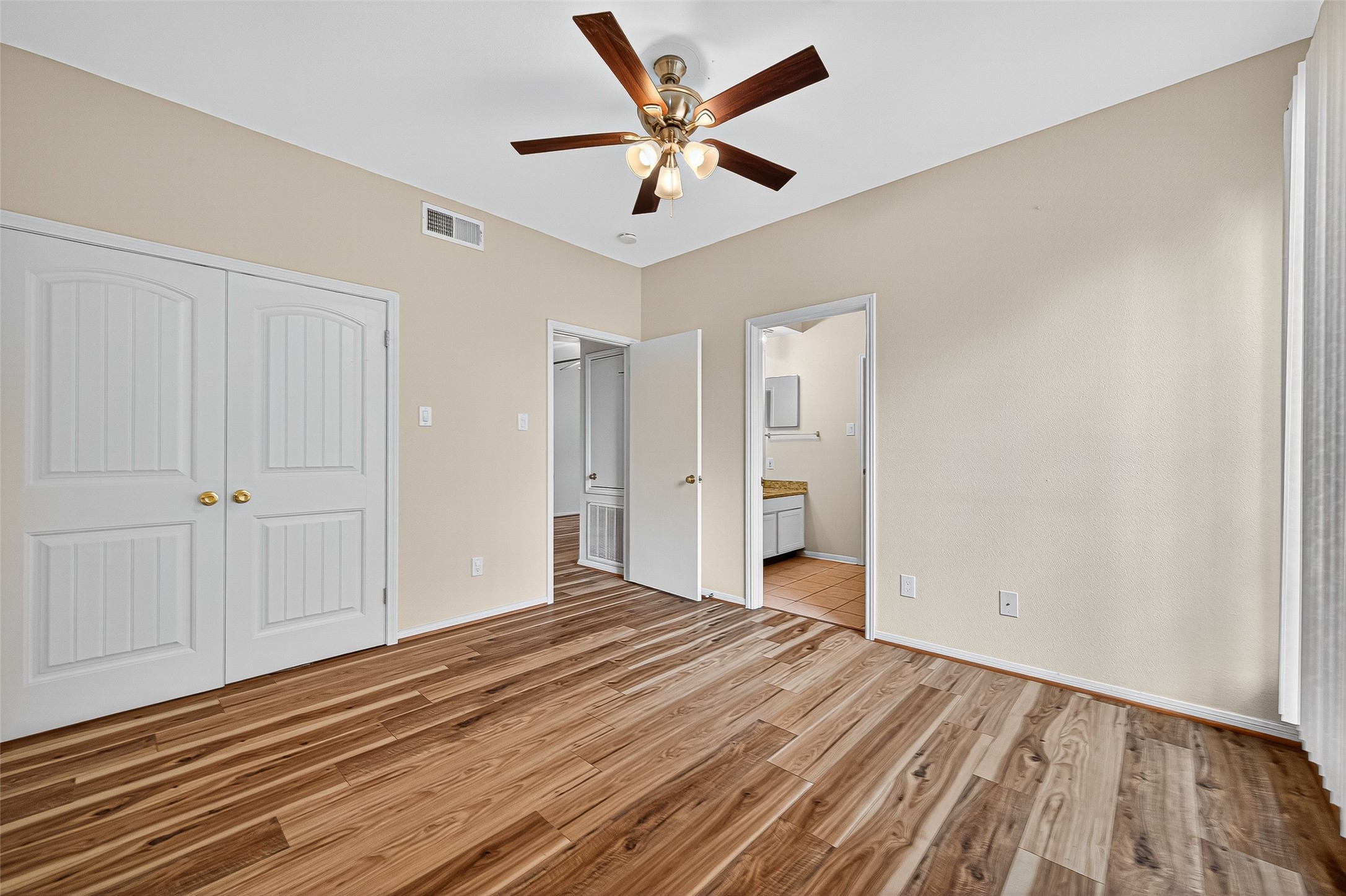 8055 Cambridge Street, Unit 89 Houston, TX 77054 - Photo 25 of 33 a view of a livingroom with a hardwood floor