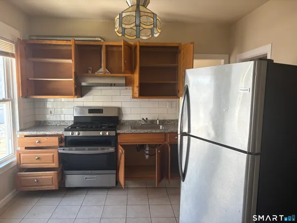 $2,000 | 252 Maplewood Avenue, Unit 1, Bridgeport, CT 06605