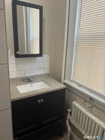 $2,000 | 252 Maplewood Avenue, Unit 1, Bridgeport, CT 06605