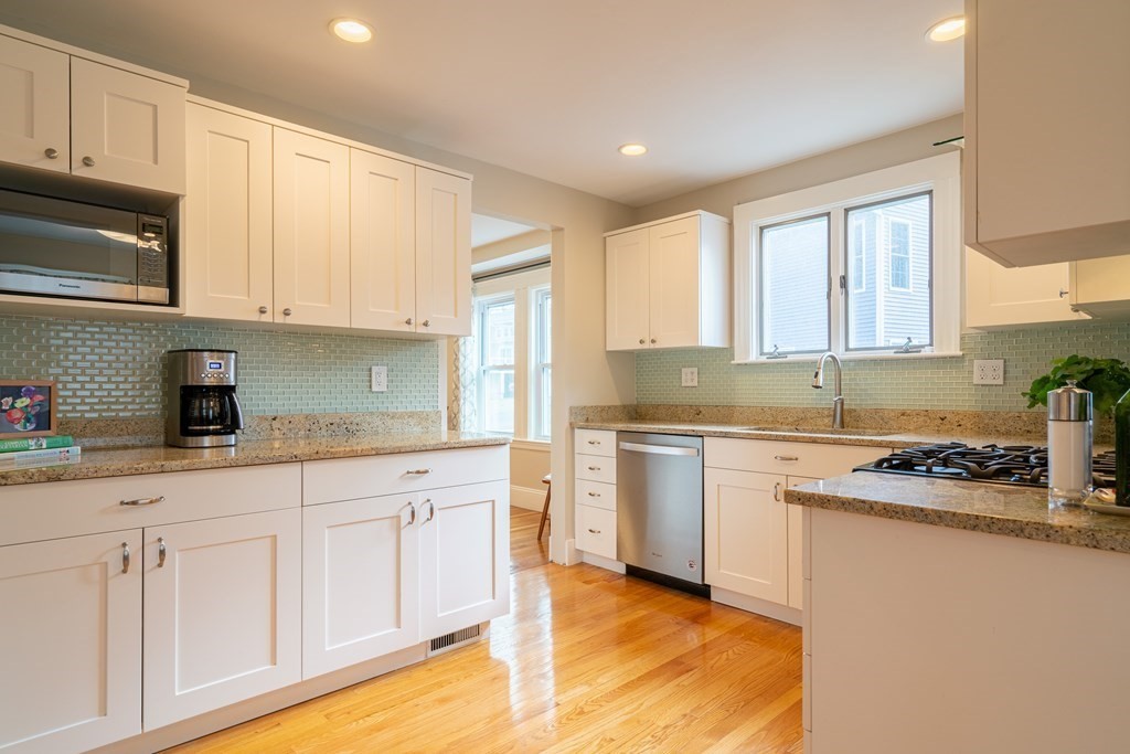 29 Farmcrest Avenue Lexington, MA 02421 - Photo 14 of 32