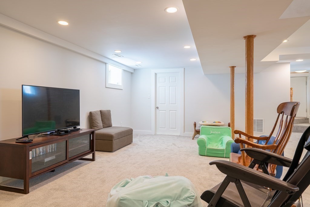 29 Farmcrest Avenue Lexington, MA 02421 - Photo 31 of 32