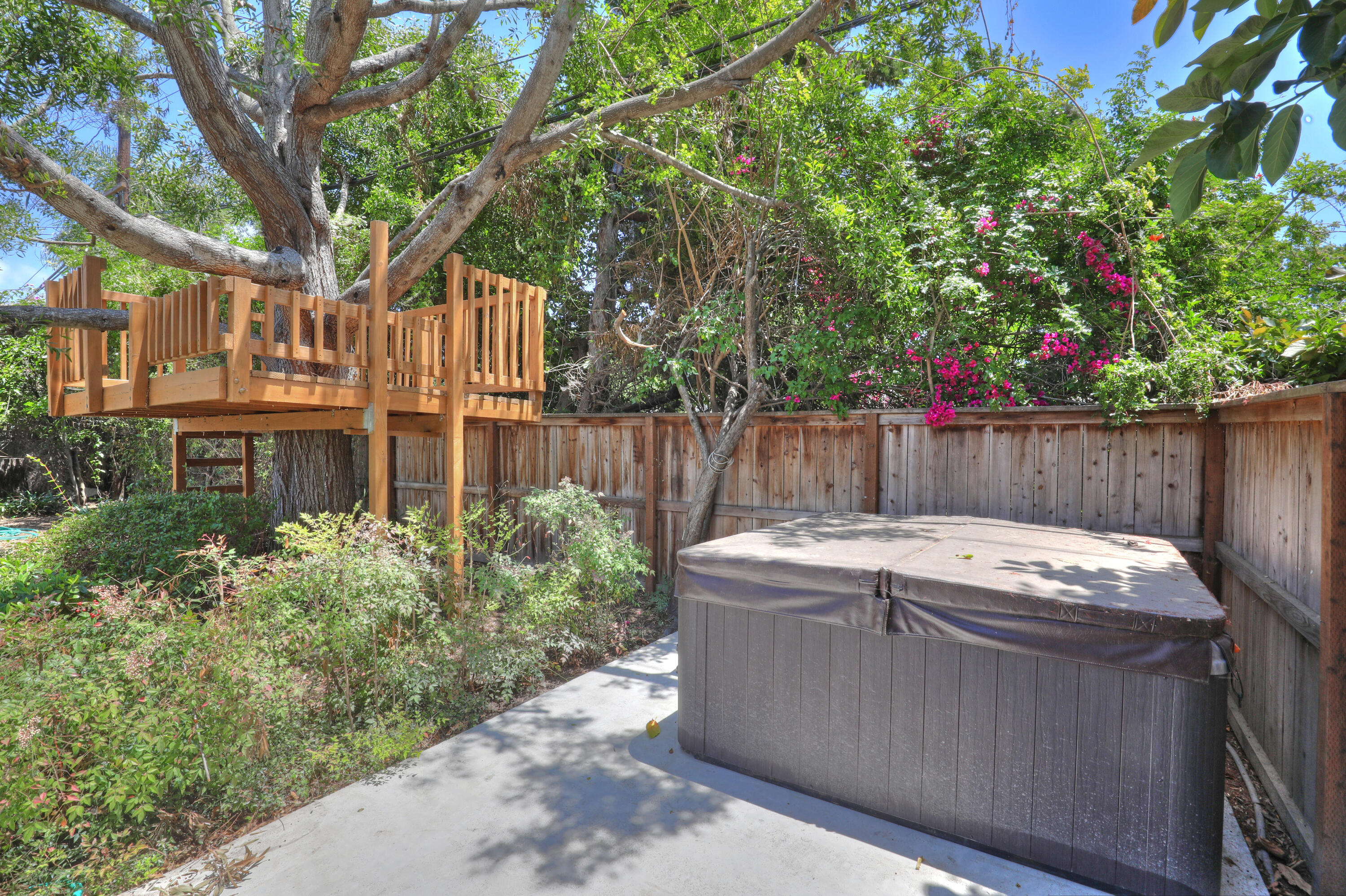 488 Wakefield Road Goleta, CA 93117 - Photo 25 of 34 a view of a dinning table and chairs in patio
