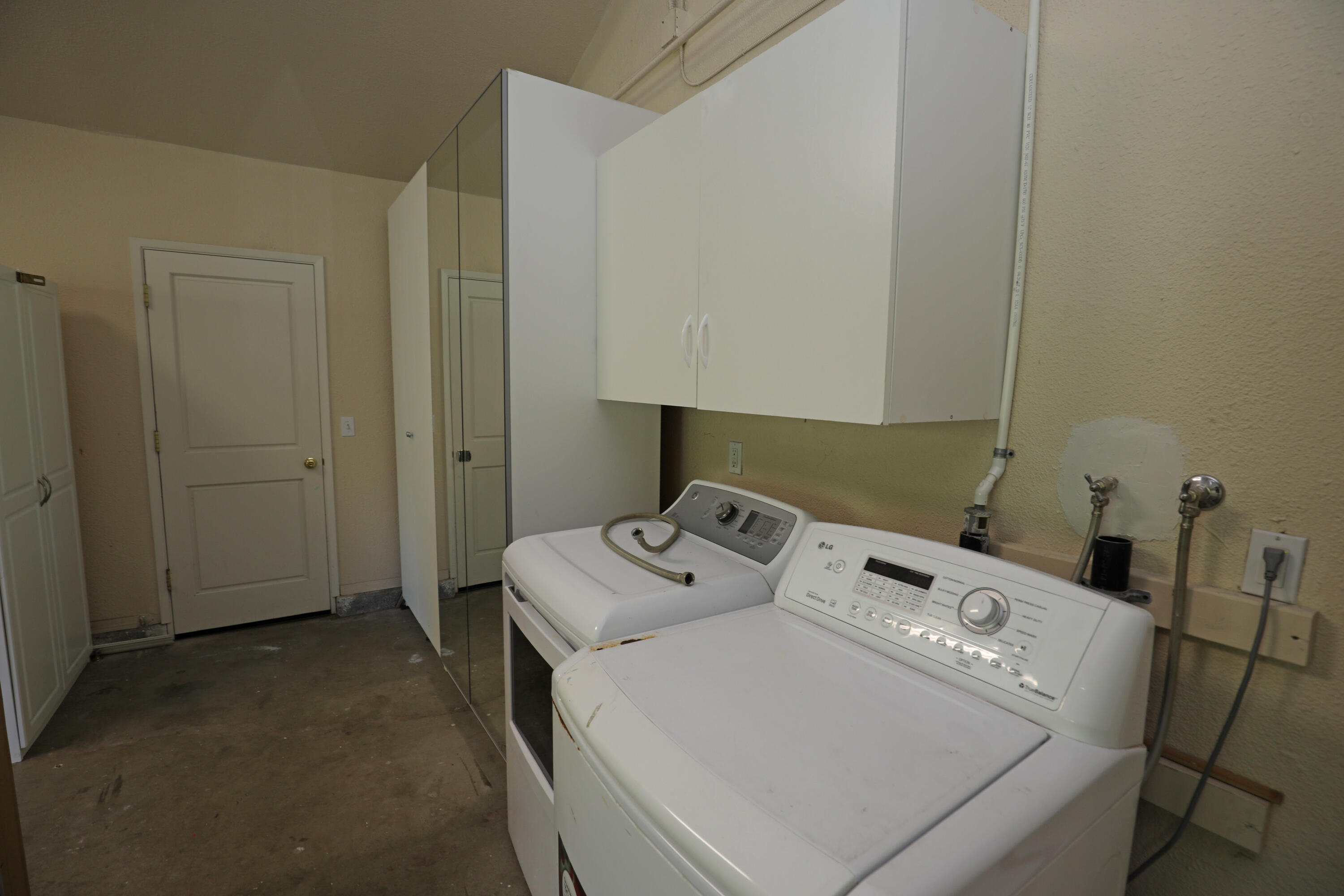 488 Wakefield Road Goleta, CA 93117 - Photo 33 of 34 a utility room with dryer and washer