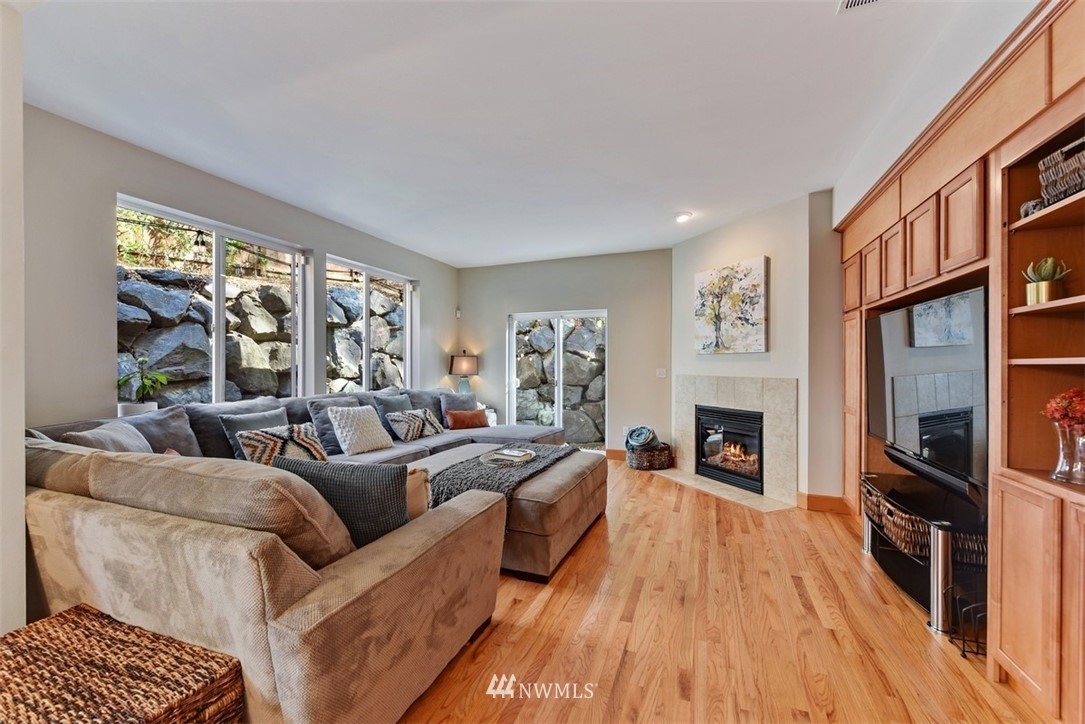 20106 84th Place Northeast Bothell, WA 98011 - Photo 3 of 25 Gallery Image 3