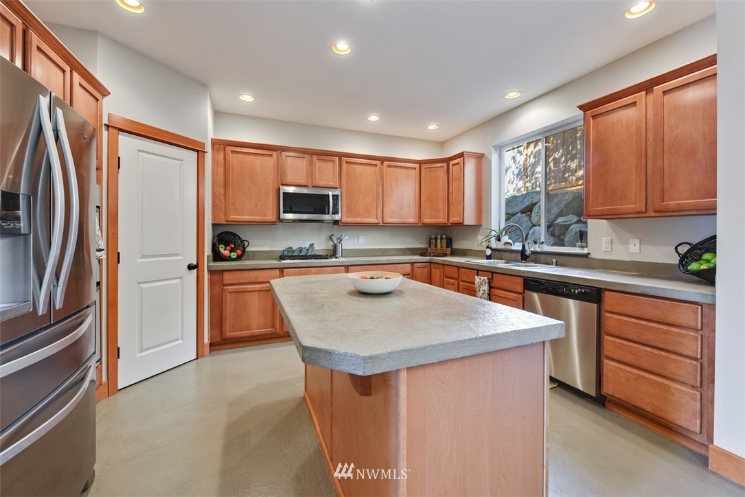 20106 84th Place Northeast Bothell, WA 98011 - Photo 4 of 25 Gallery Image 4