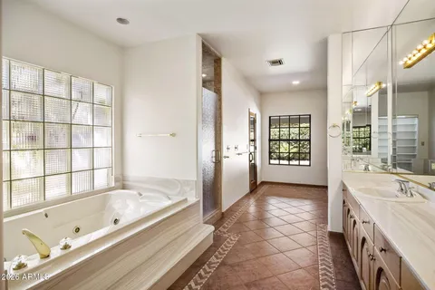 $4,500,000 | 8700 North 58th Place, Paradise Valley, AZ 85253