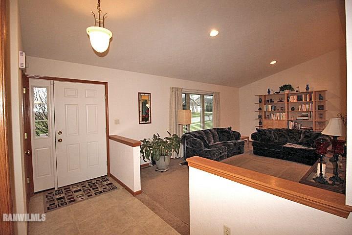 621 Barley Ridge Trail Freeport, IL 61032 - Photo 3 of 25 Gallery Image 3